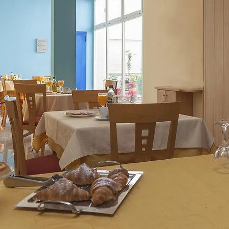 El Pinche De Oro Hotel 2*