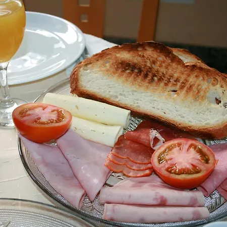 Hotel El Pinche De Oro 2*